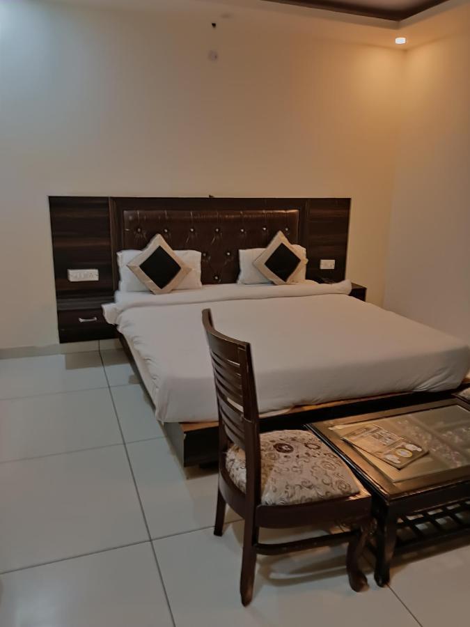 Hotel Aerotech Near Igi Airport New Delhi Exterior photo